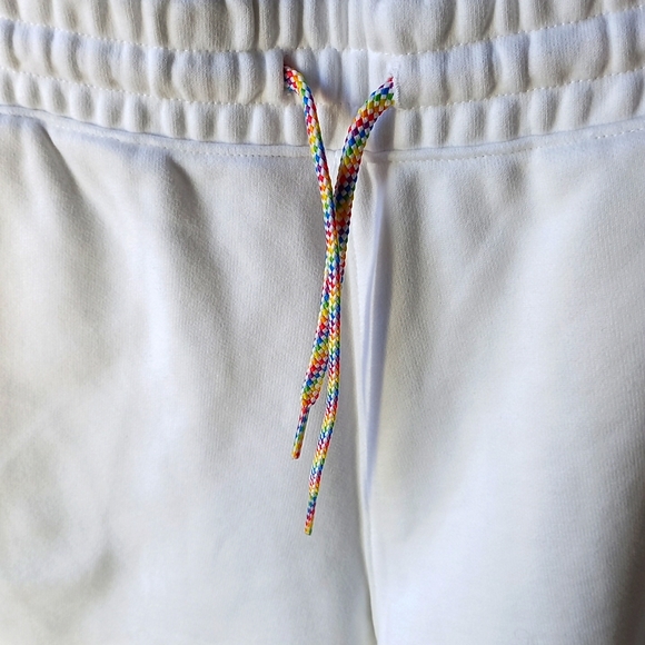 Pride LEVI'S white shorts - Picture 3 of 6